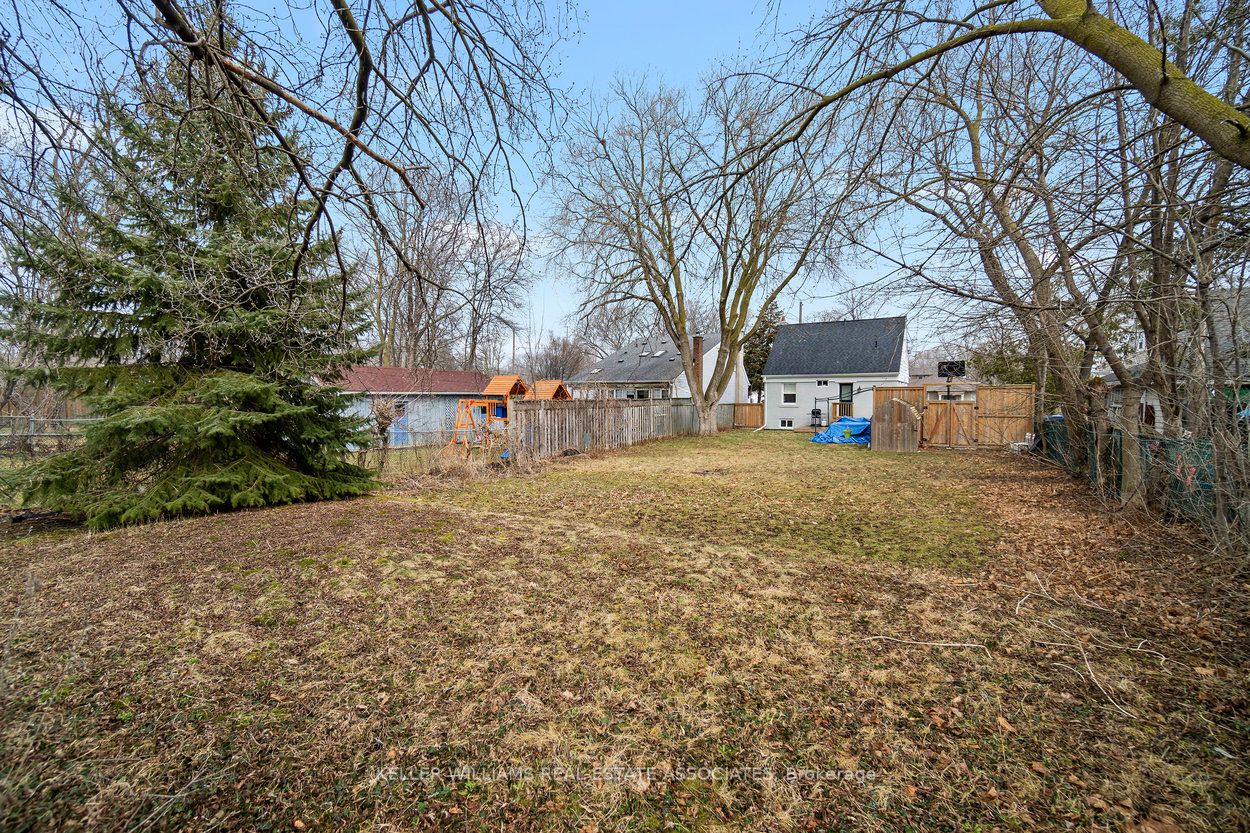 10 Joseph St