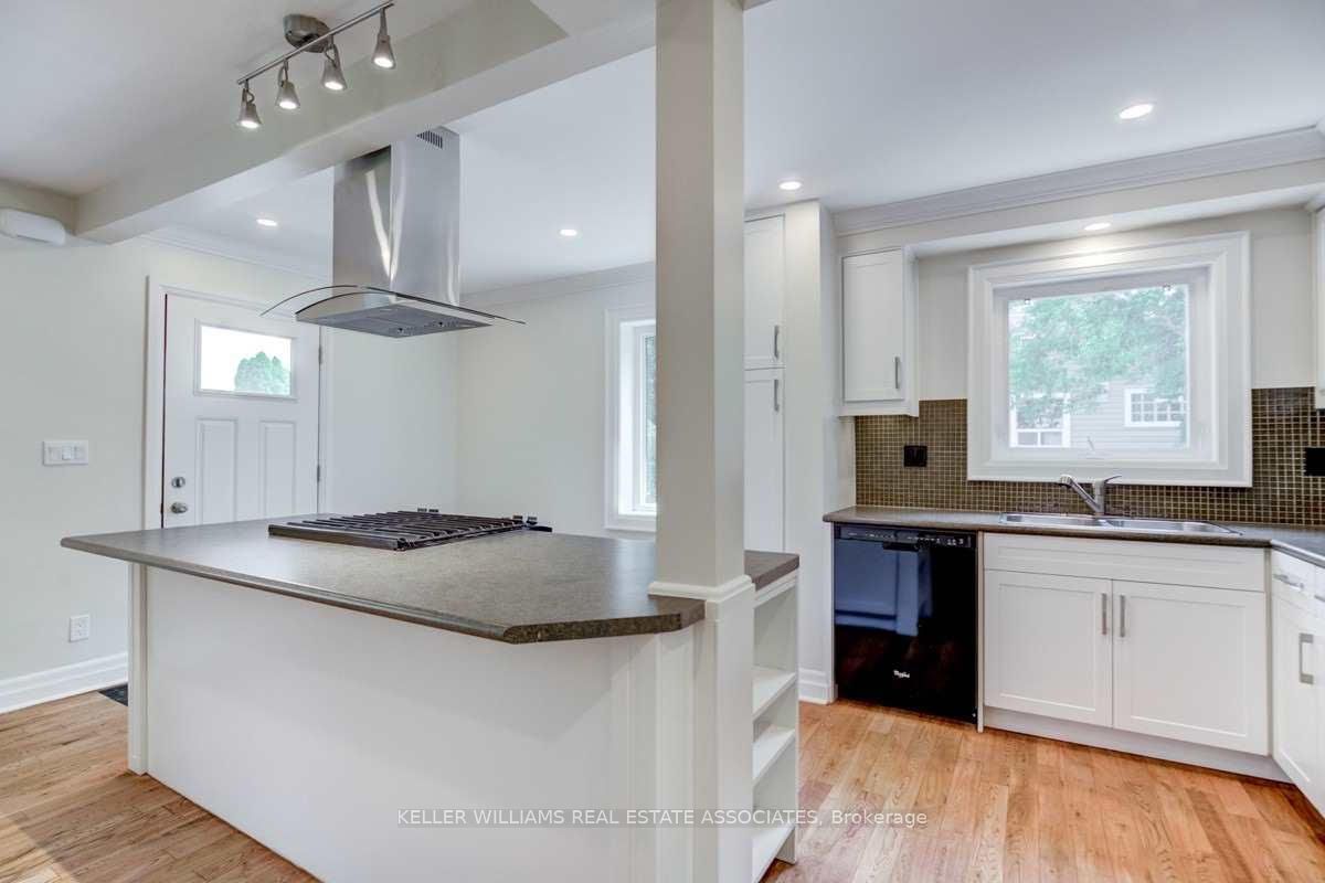 10 Joseph St