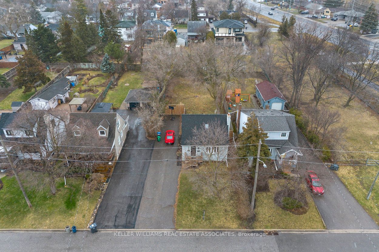 10 Joseph St