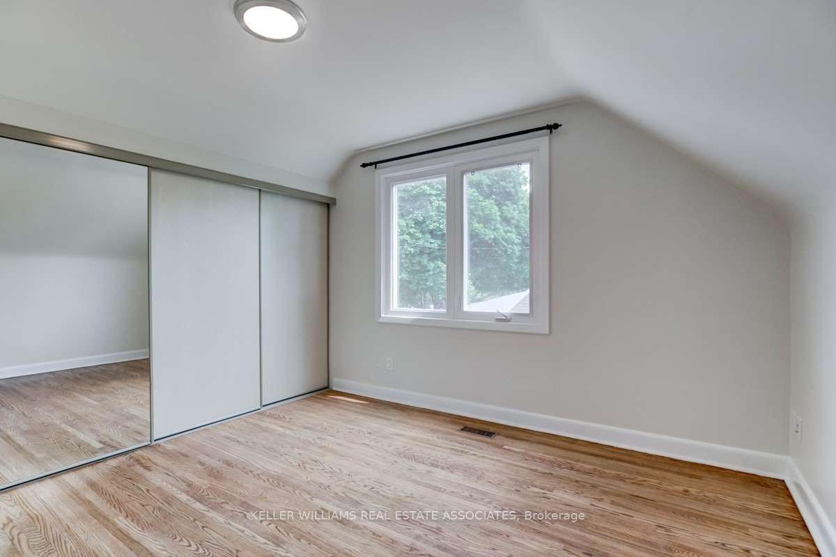 10 Joseph St