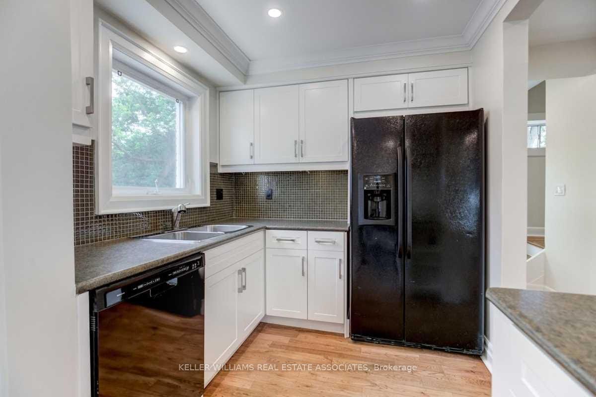 10 Joseph St