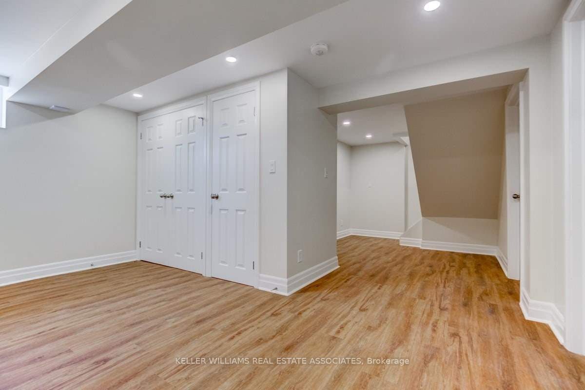10 Joseph St