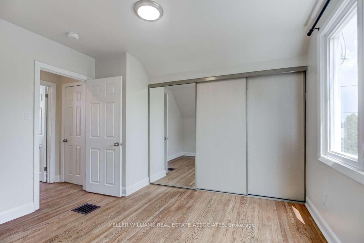 10 Joseph St