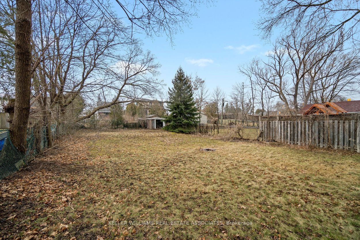 10 Joseph St