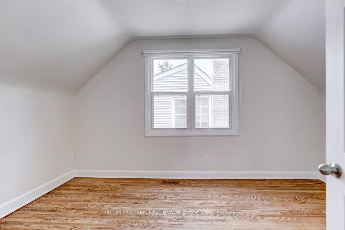 10 Joseph St