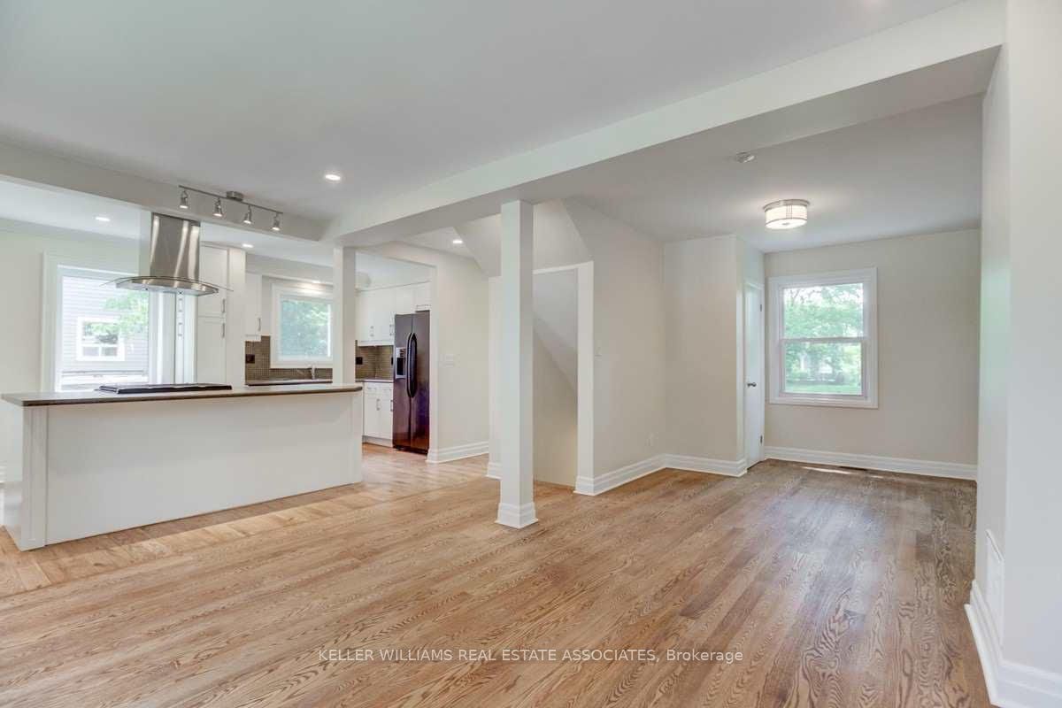 10 Joseph St