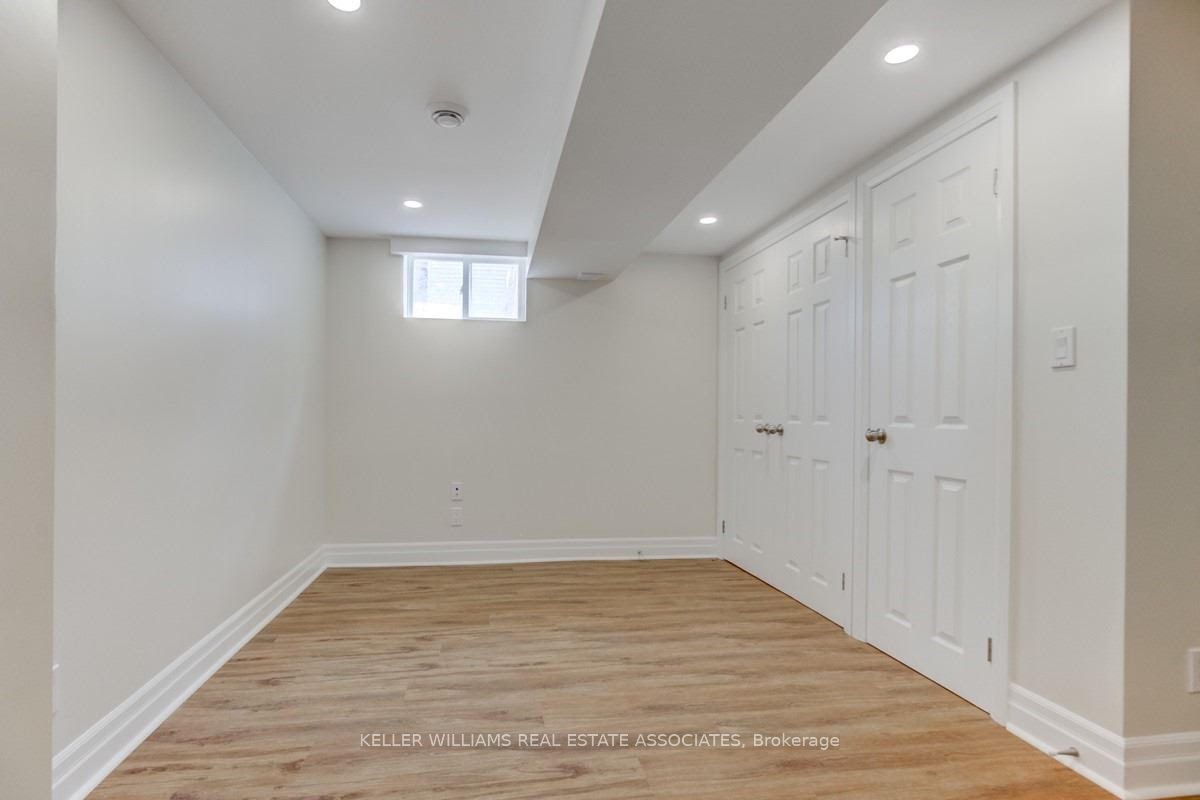 10 Joseph St