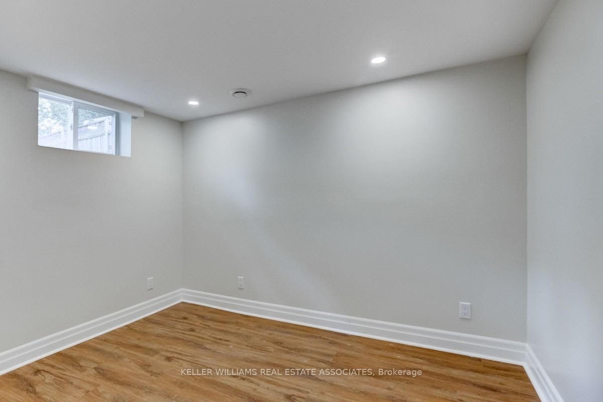 10 Joseph St