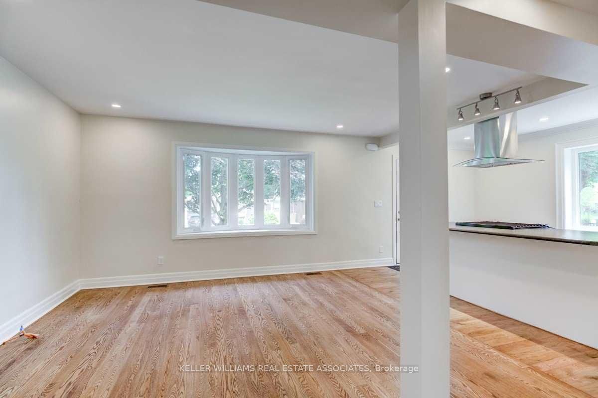 10 Joseph St