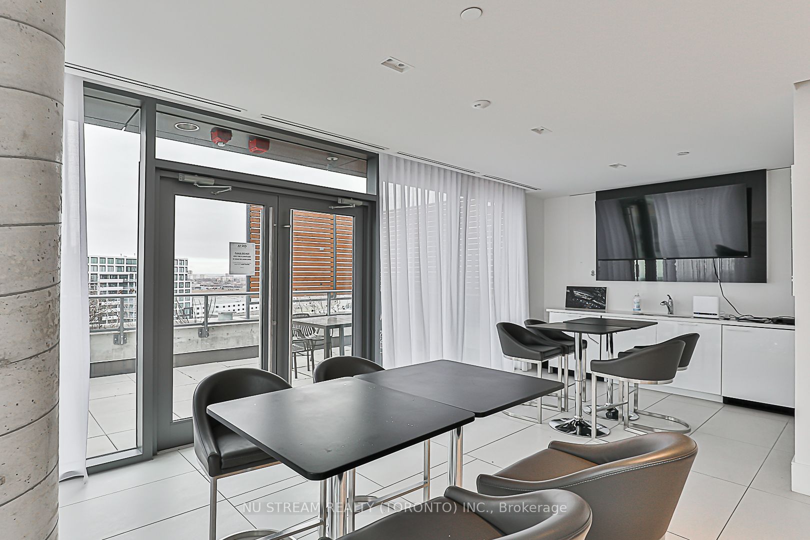 10 De Boers Dr, #Th04