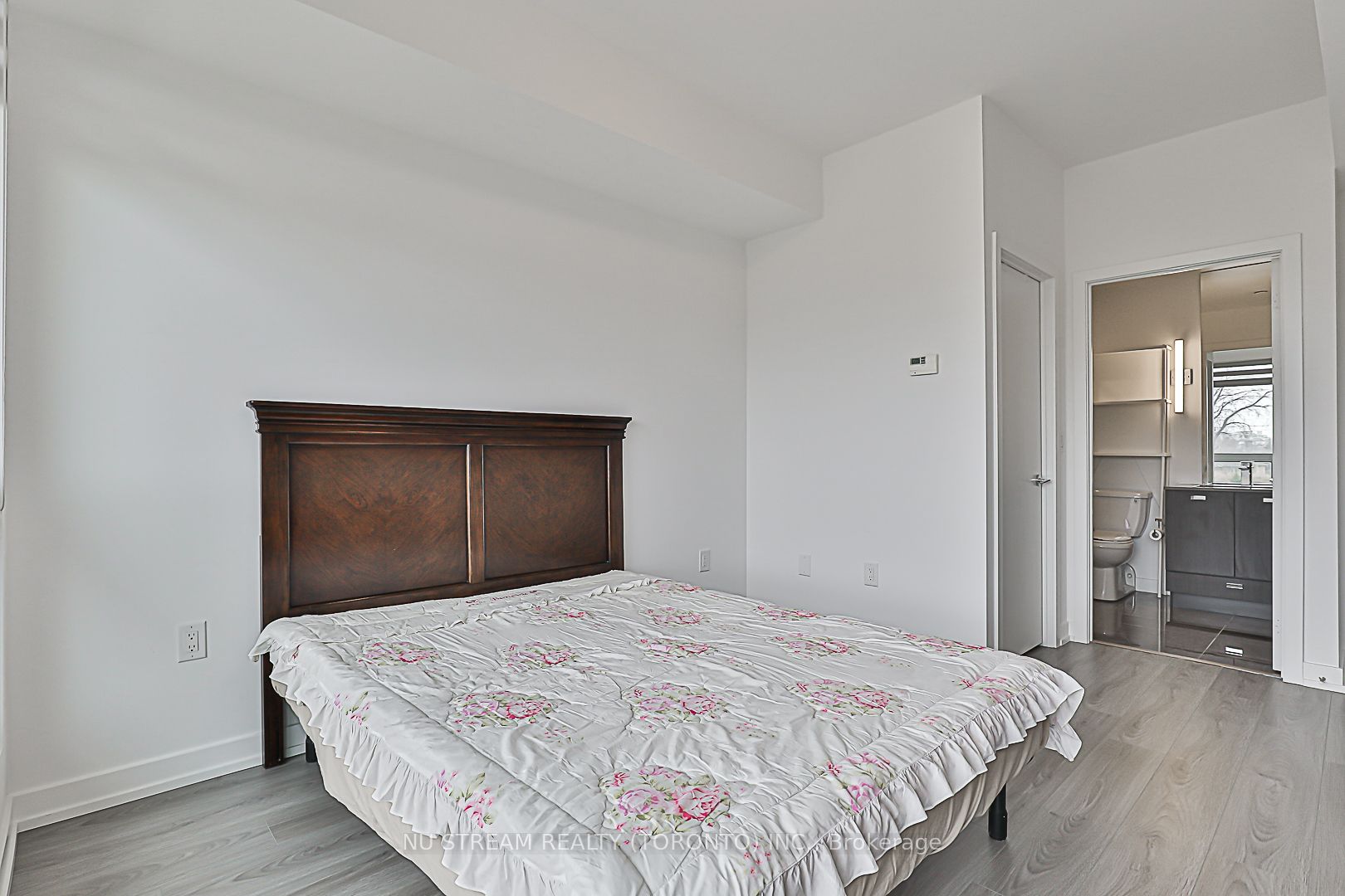10 De Boers Dr, #Th04