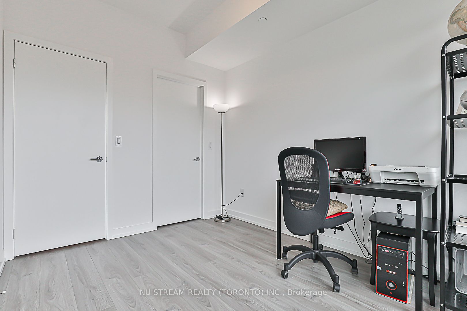 10 De Boers Dr, #Th04