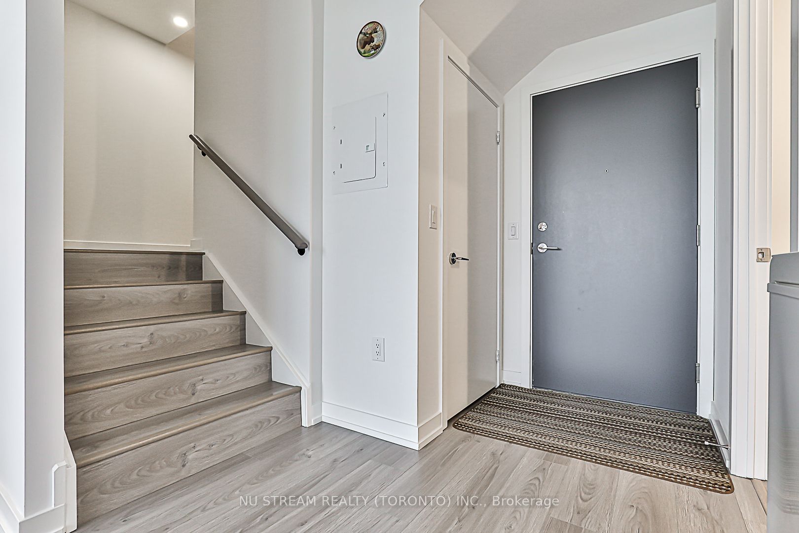 10 De Boers Dr, #Th04
