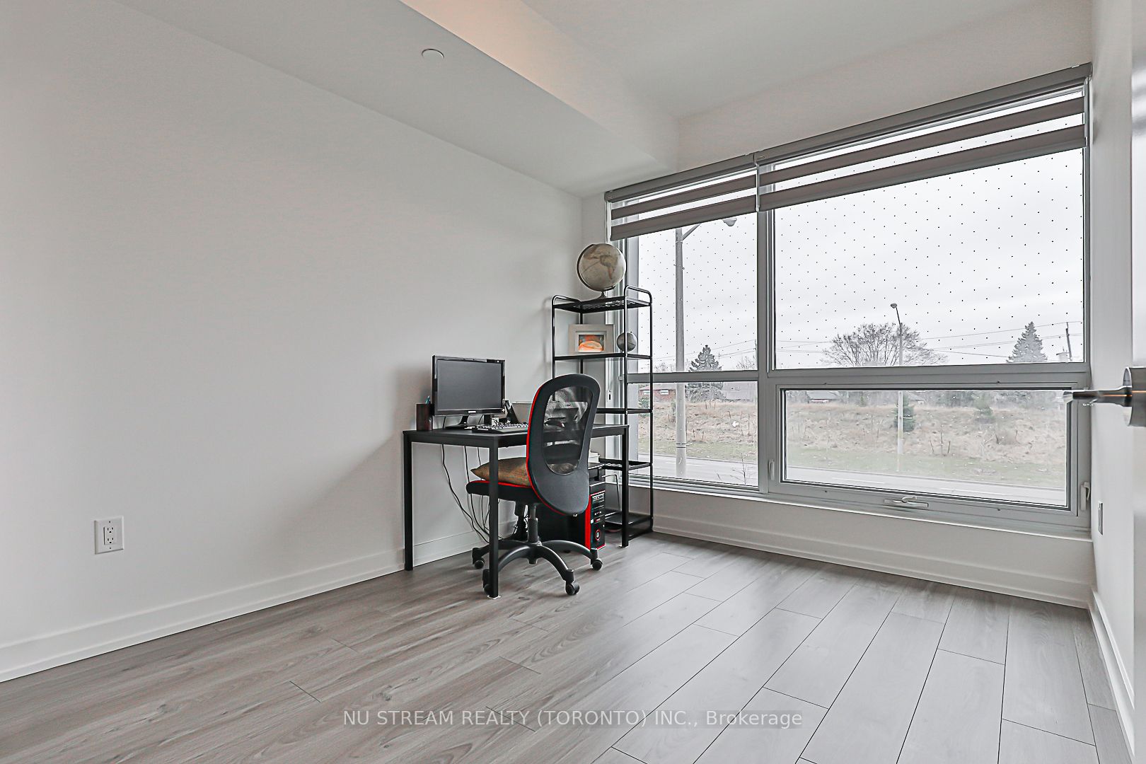 10 De Boers Dr, #Th04