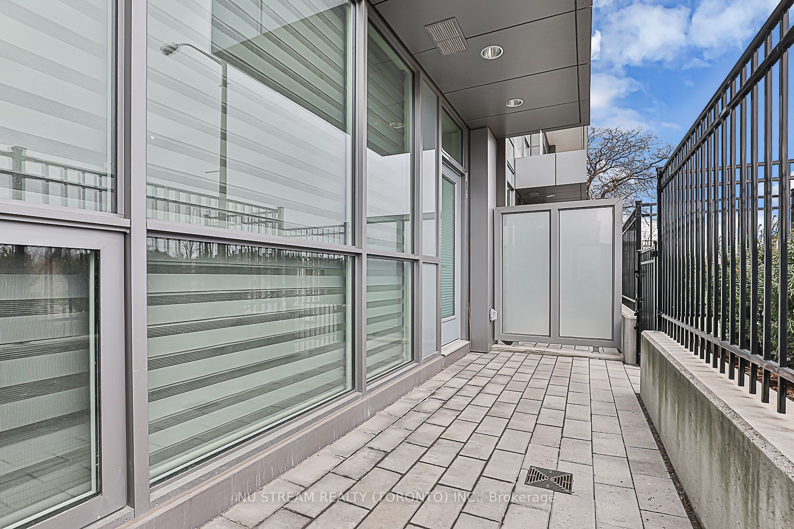 10 De Boers Dr, #Th04