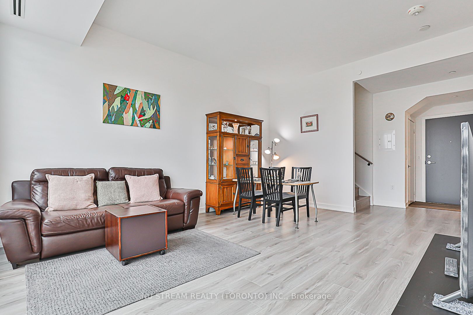 10 De Boers Dr, #Th04
