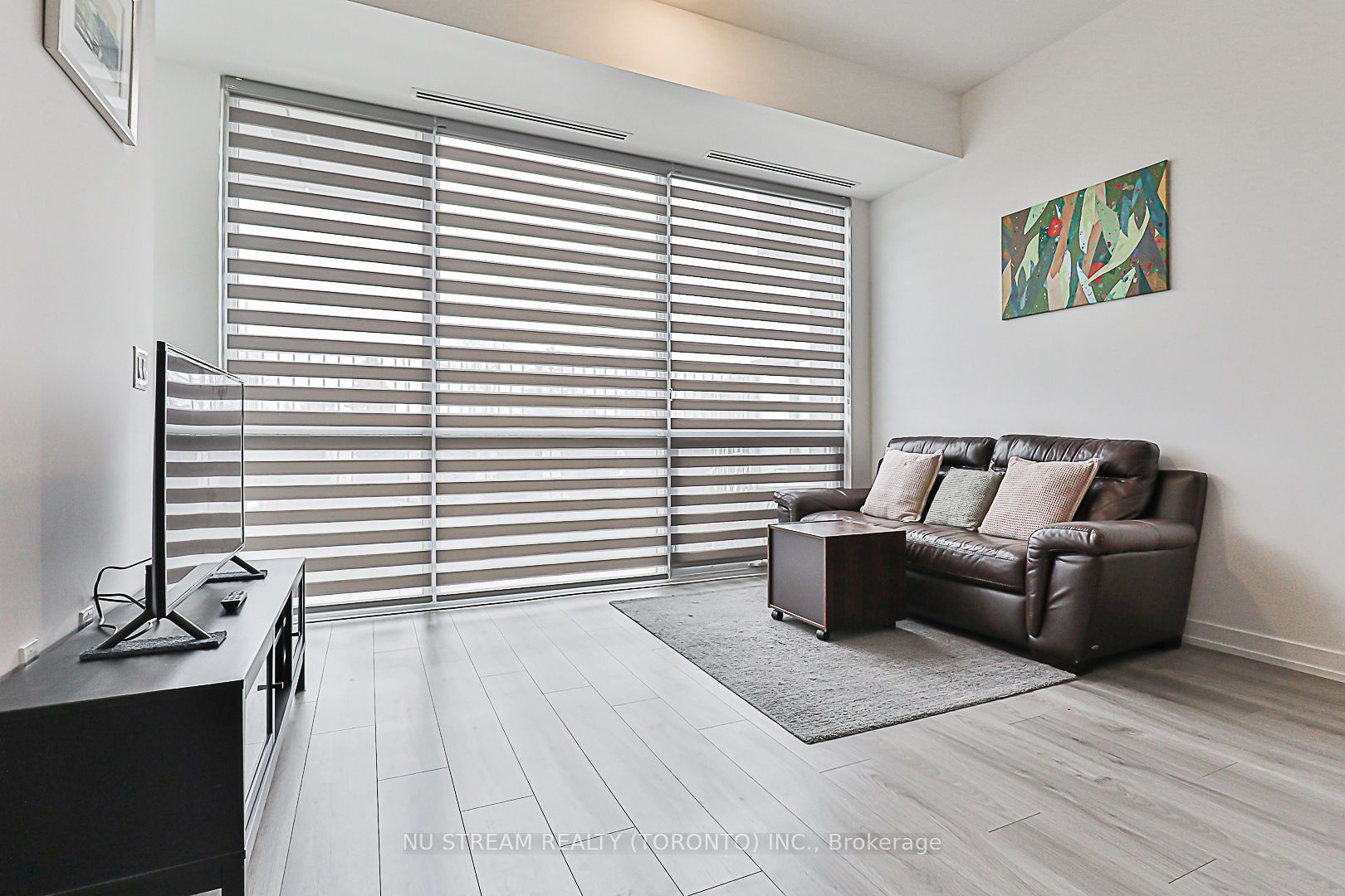 10 De Boers Dr, #Th04