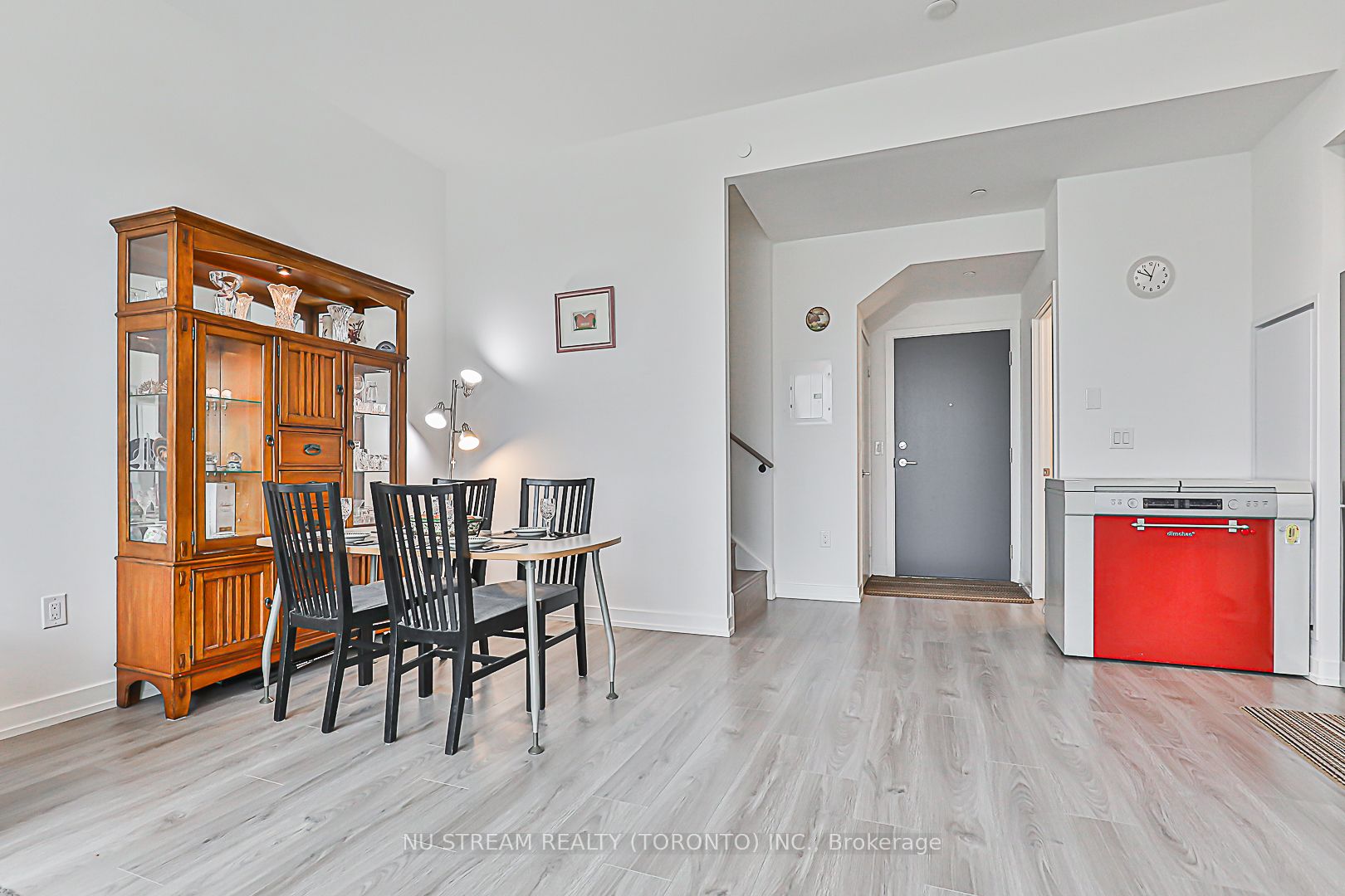 10 De Boers Dr, #Th04