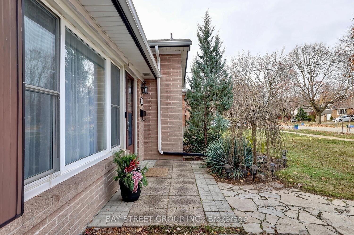 562 Arlington Blvd