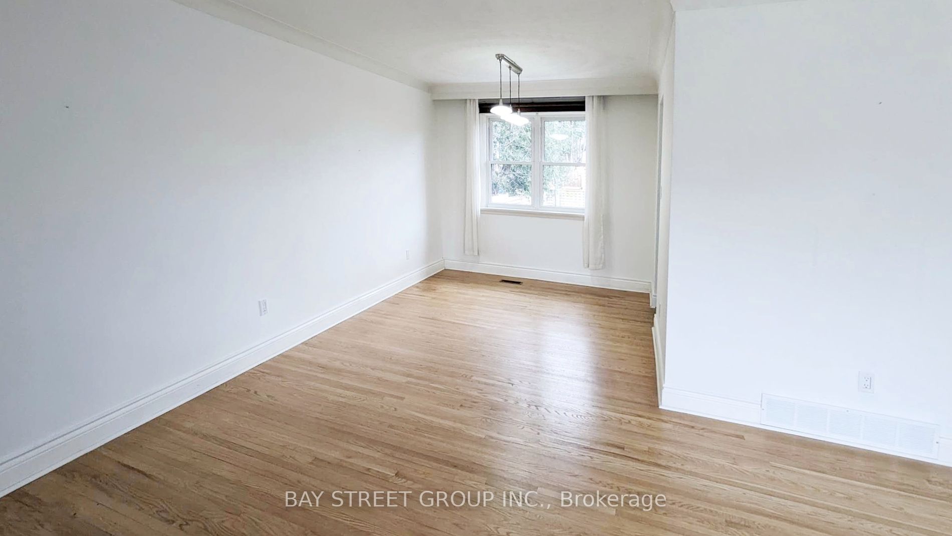 562 Arlington Blvd