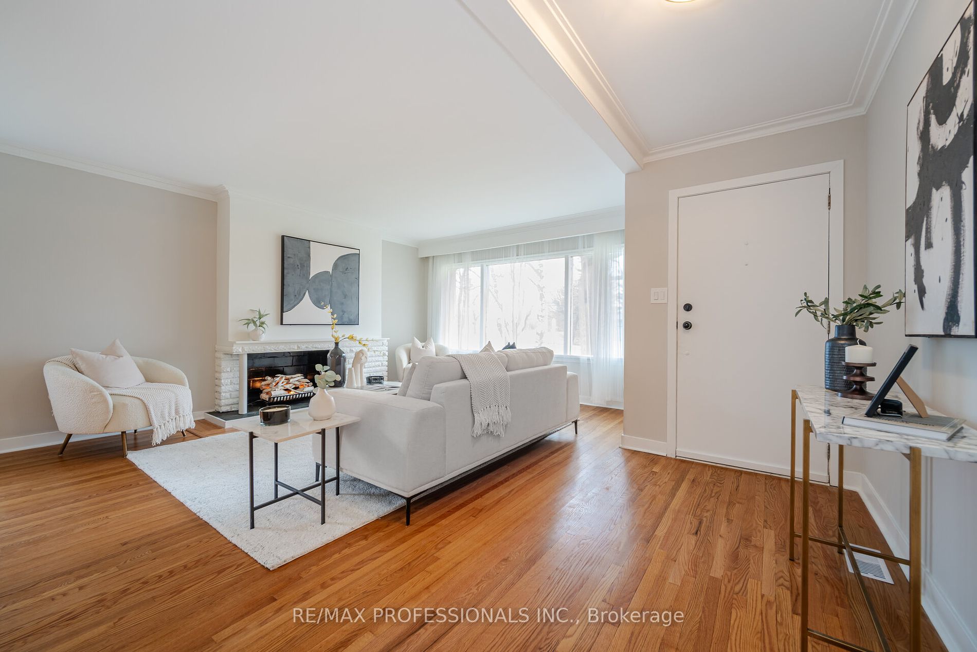 114 Rathburn Rd