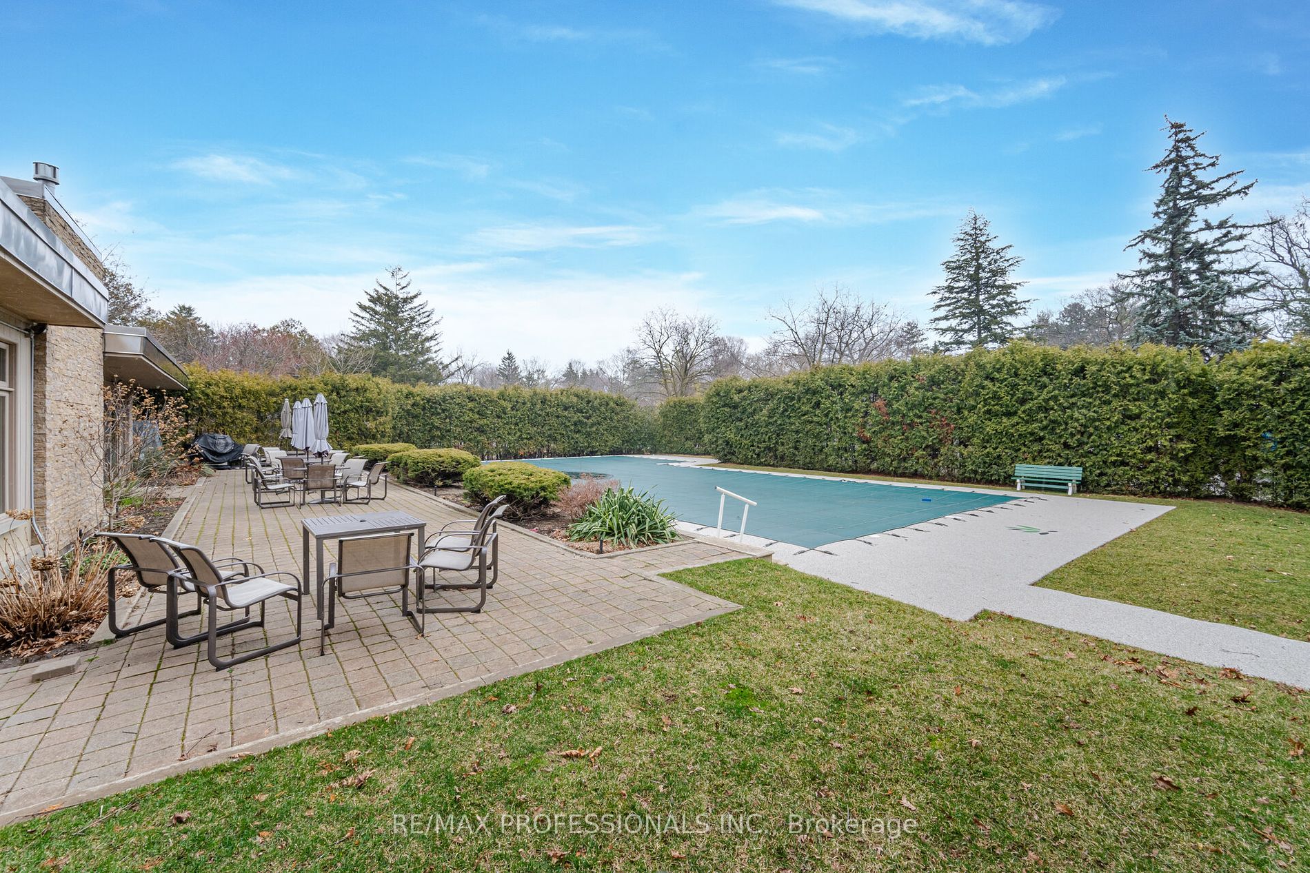 114 Rathburn Rd