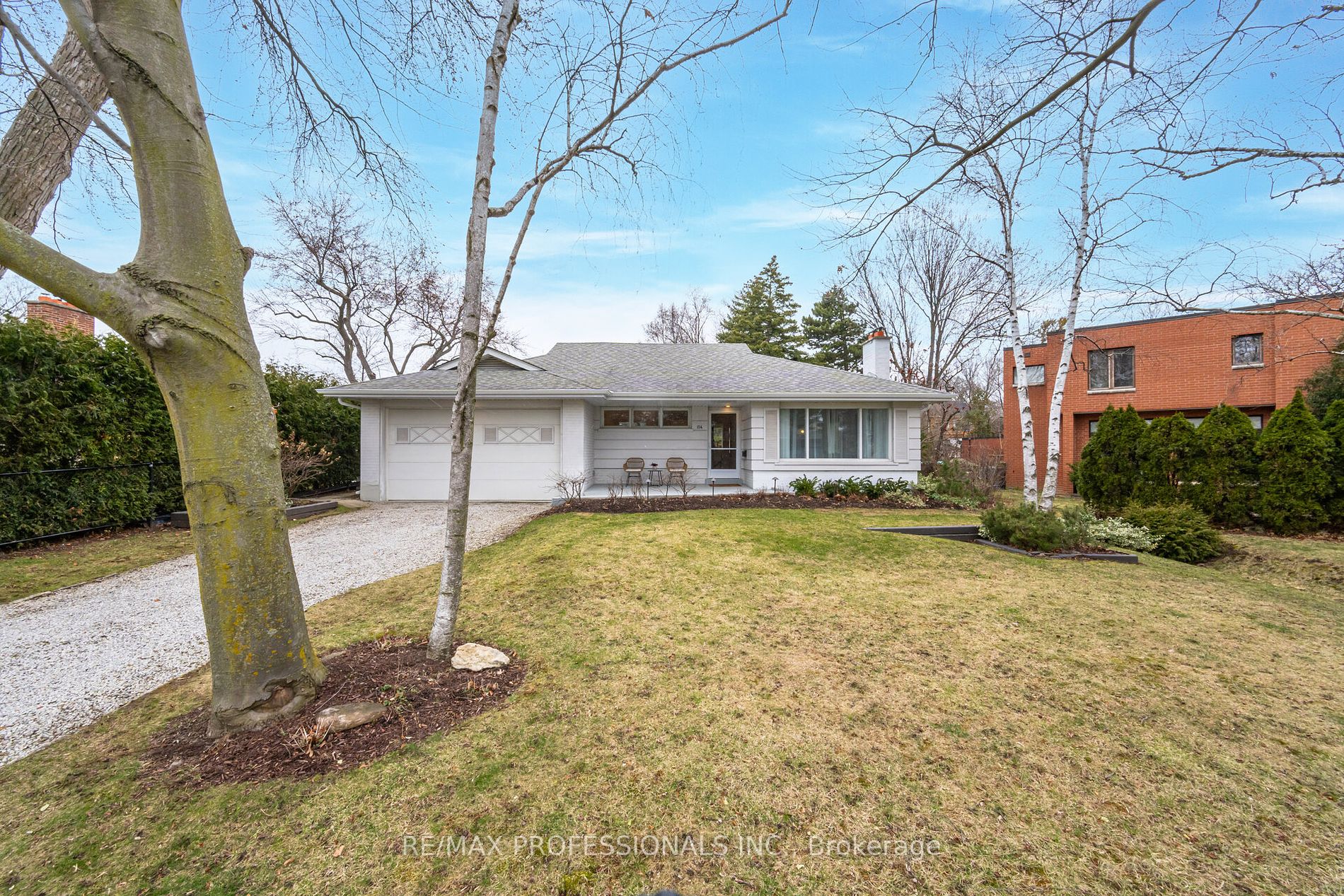 114 Rathburn Rd