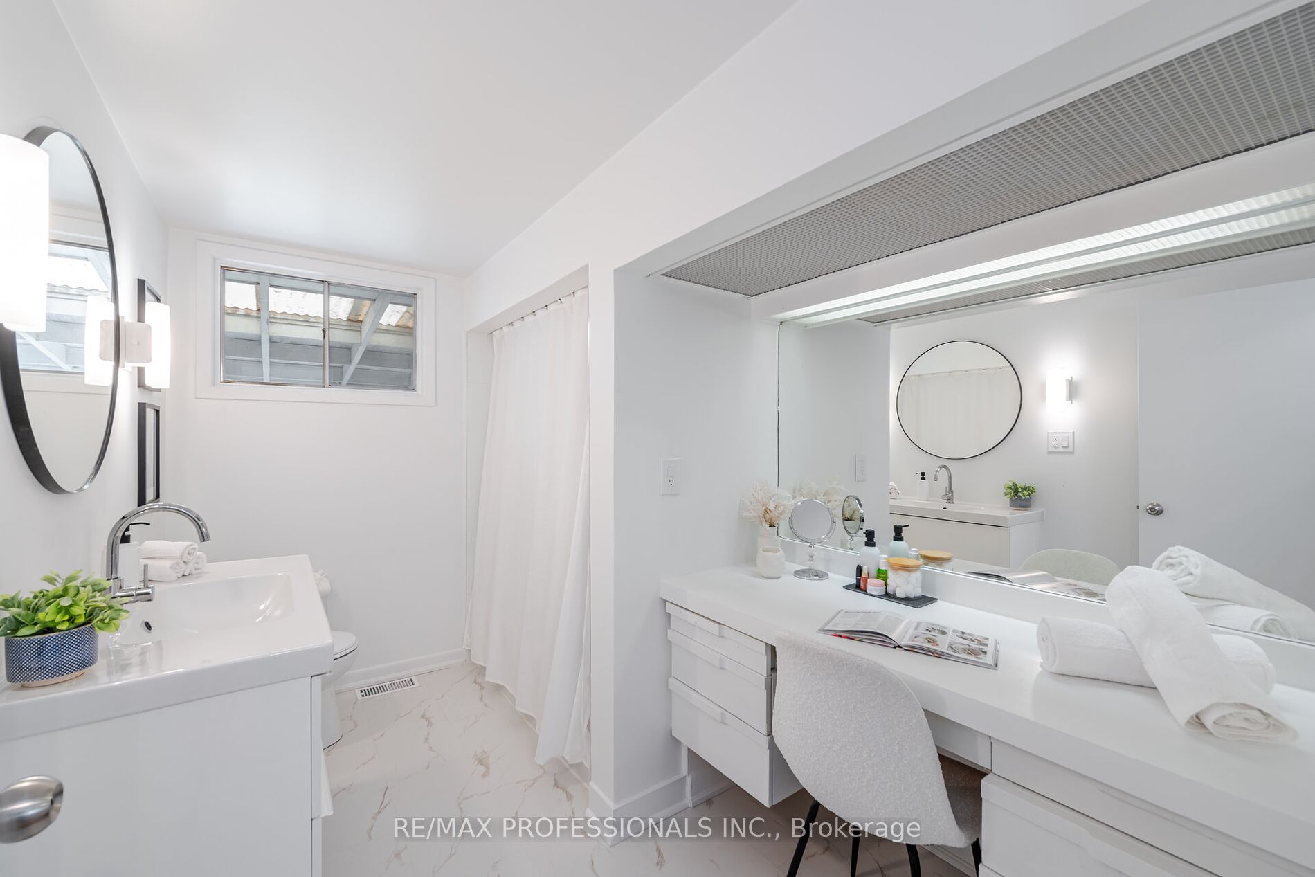 114 Rathburn Rd