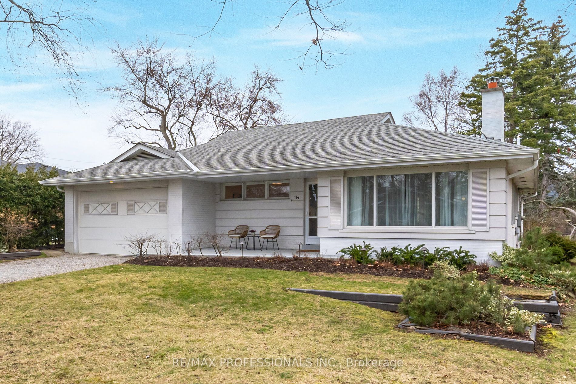 114 Rathburn Rd
