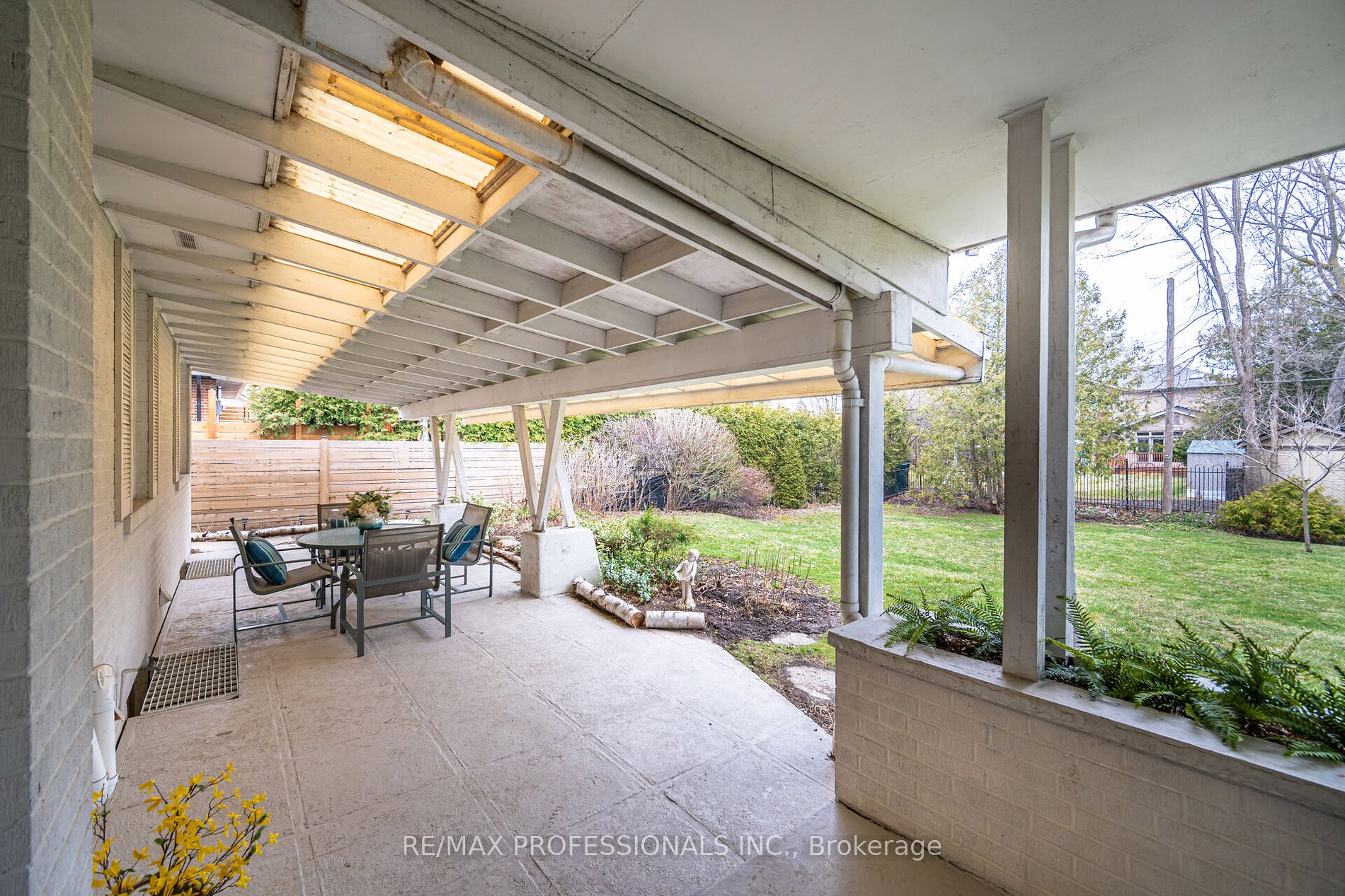 114 Rathburn Rd
