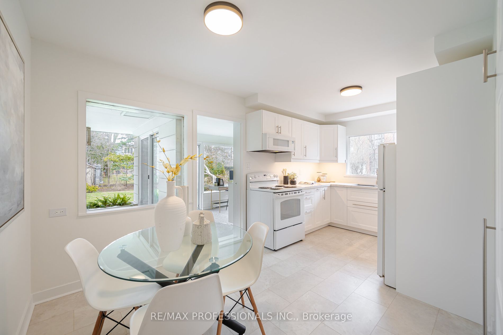 114 Rathburn Rd