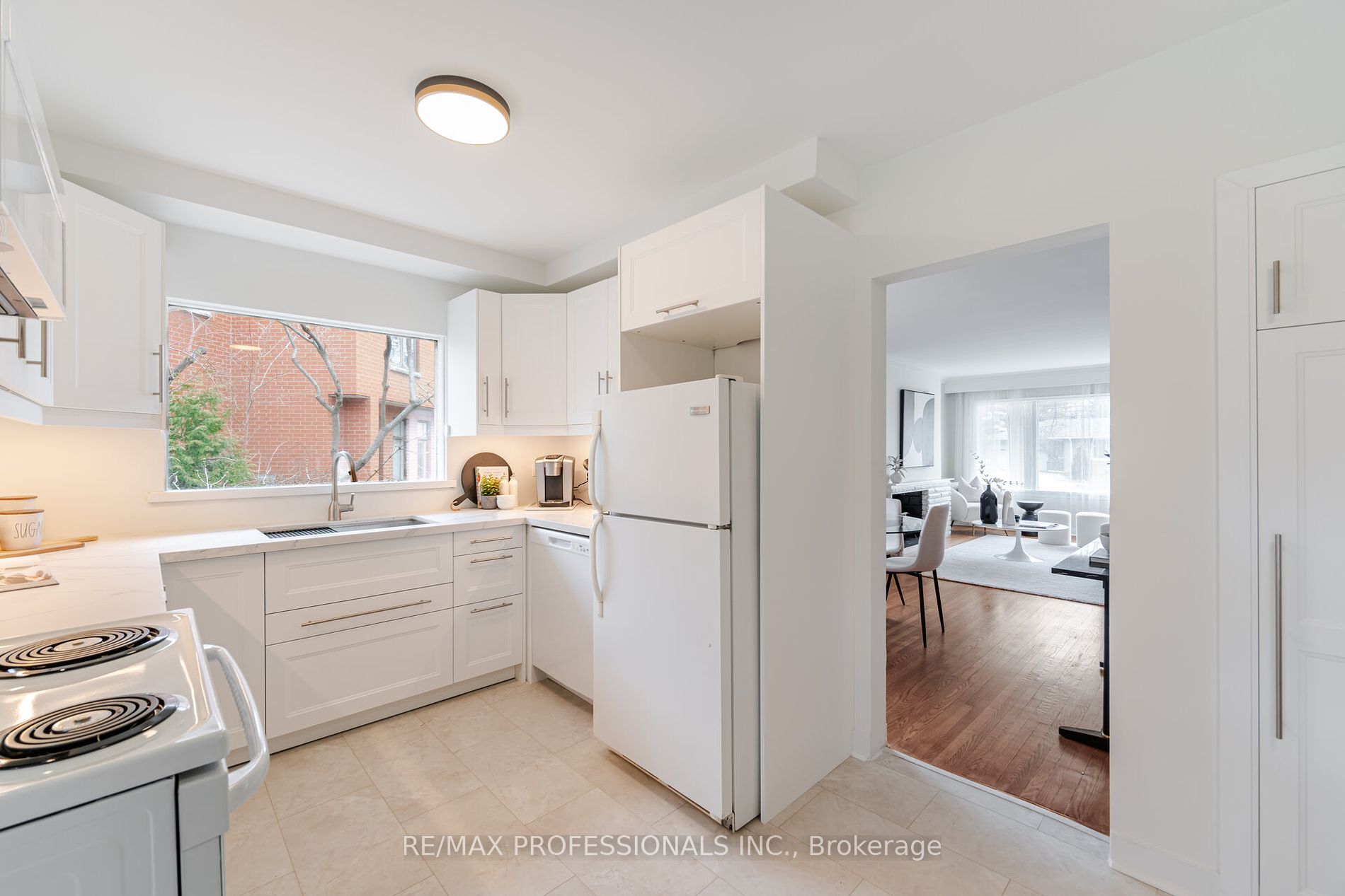 114 Rathburn Rd
