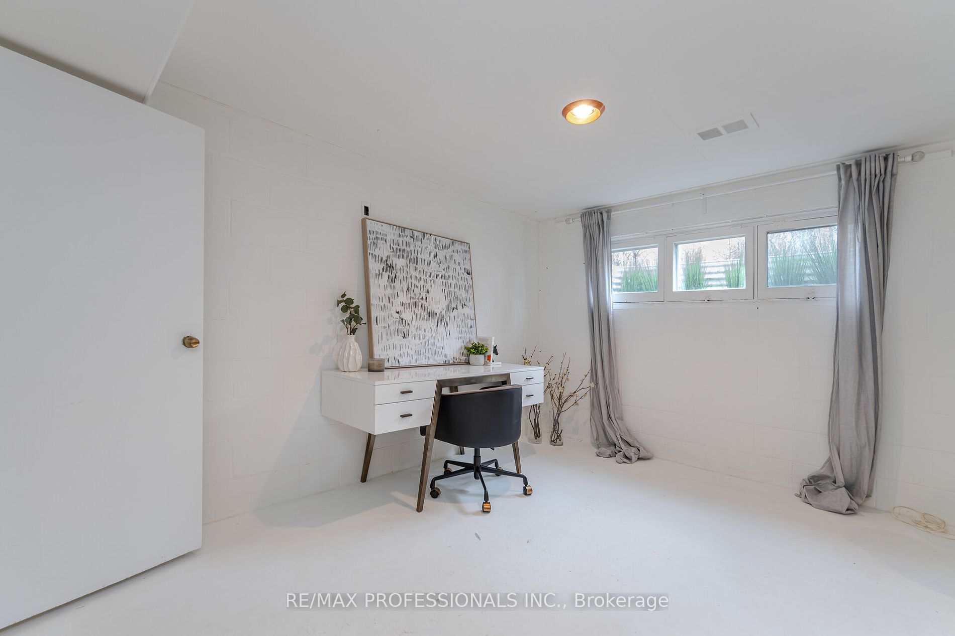 114 Rathburn Rd