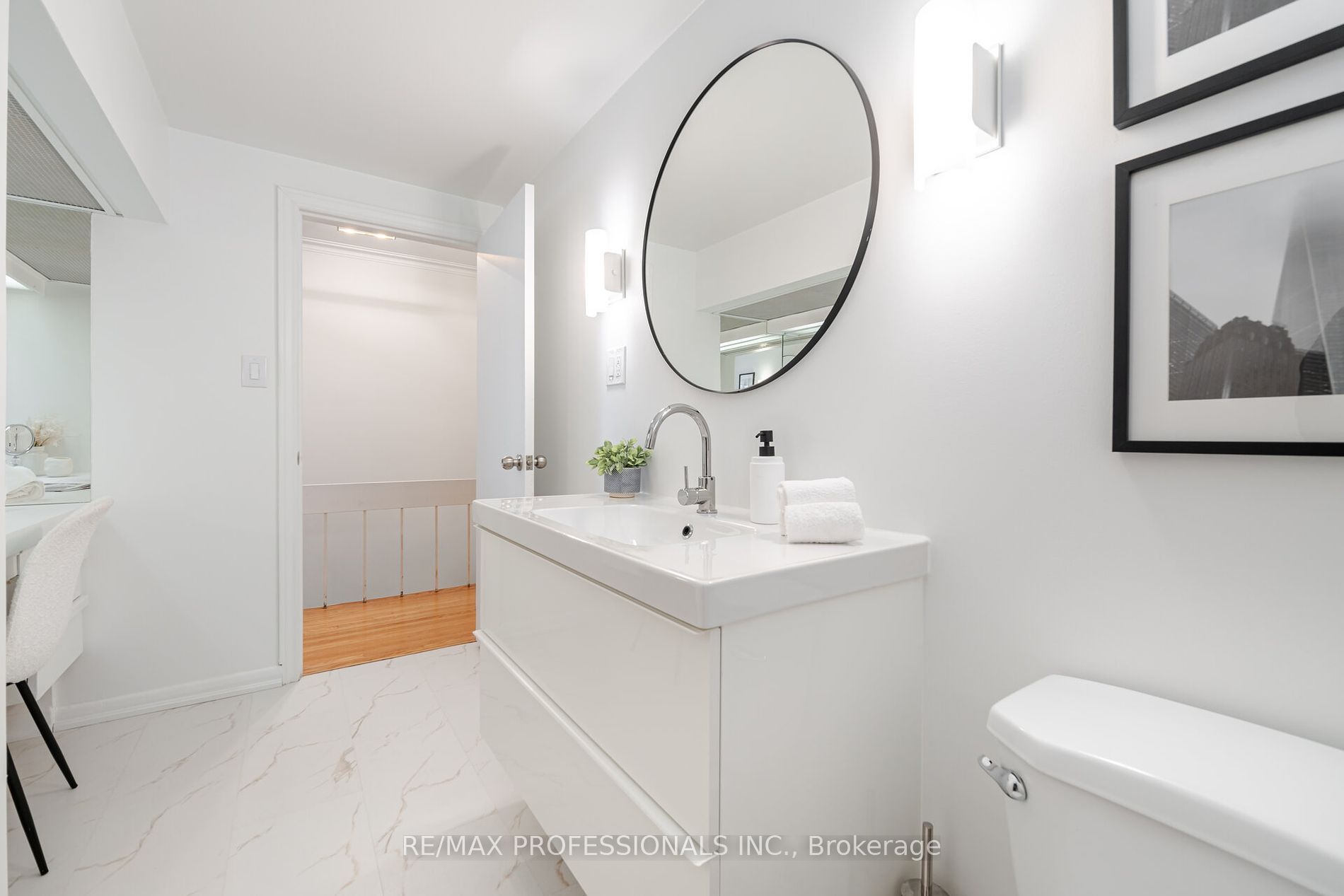 114 Rathburn Rd