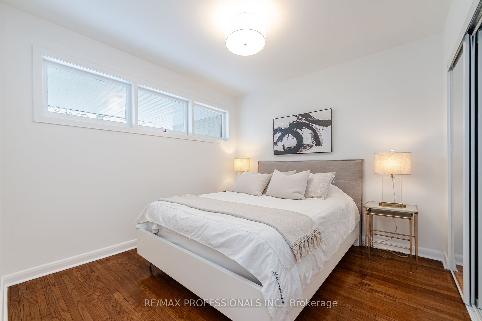 114 Rathburn Rd
