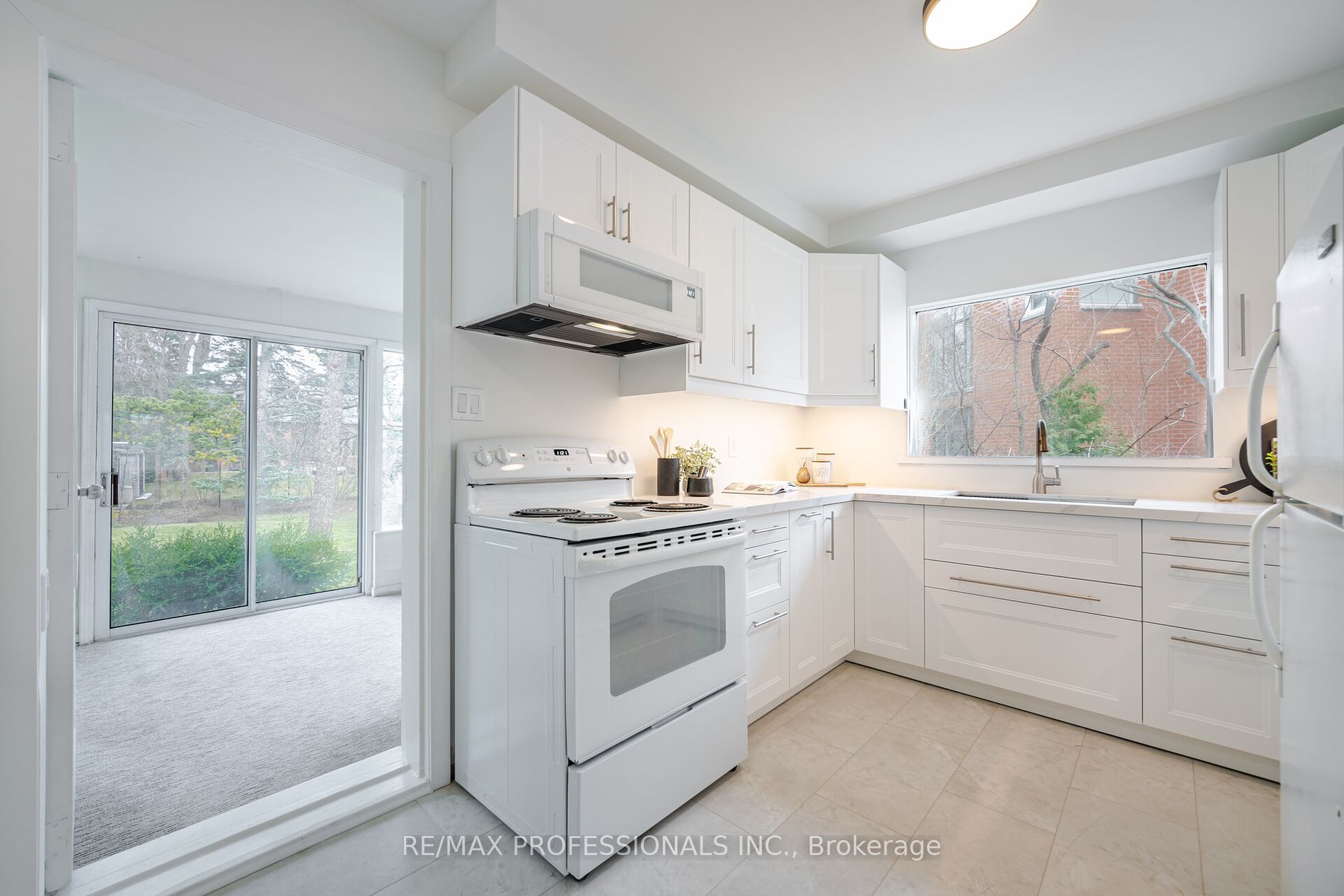 114 Rathburn Rd