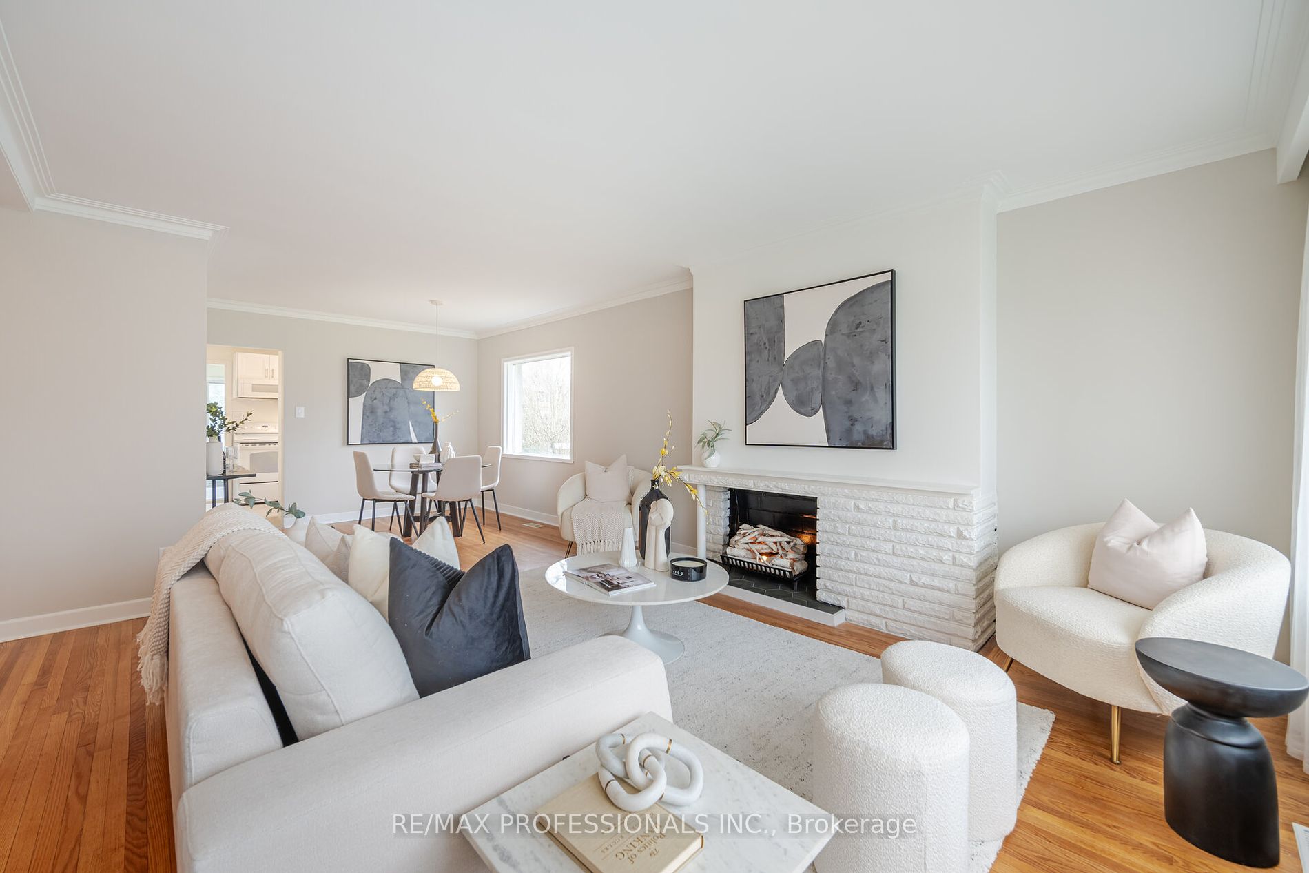 114 Rathburn Rd