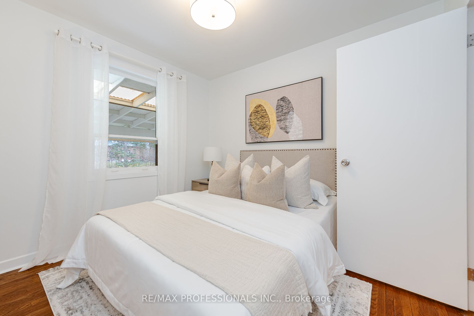 114 Rathburn Rd