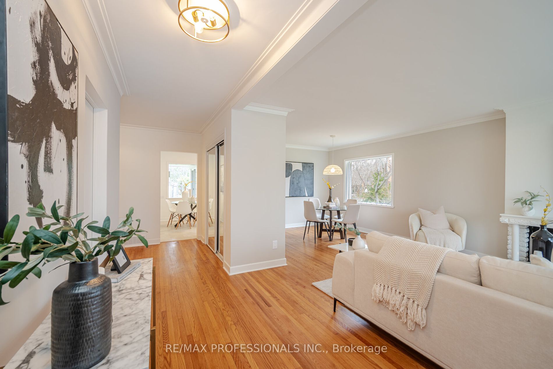114 Rathburn Rd