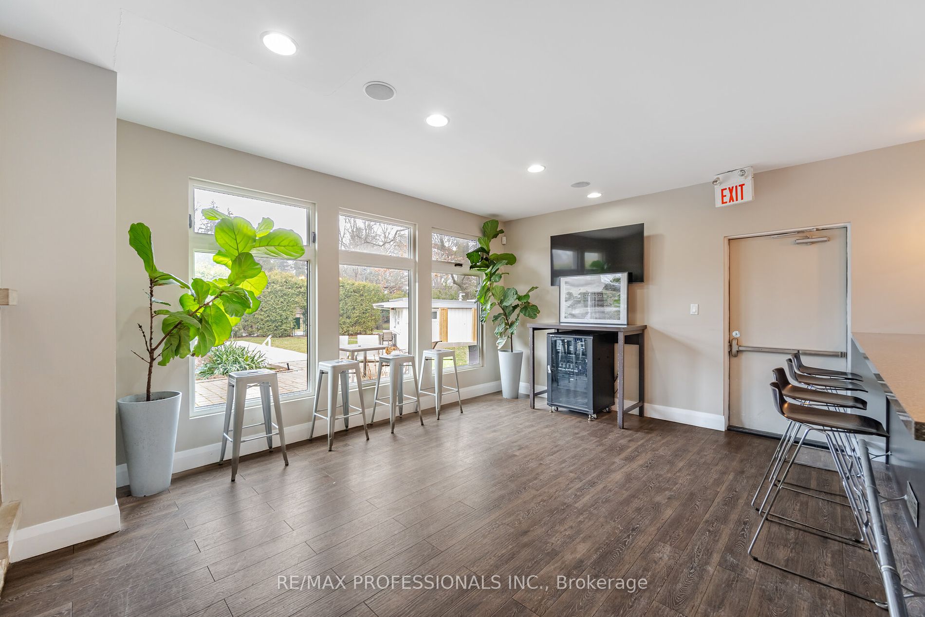 114 Rathburn Rd