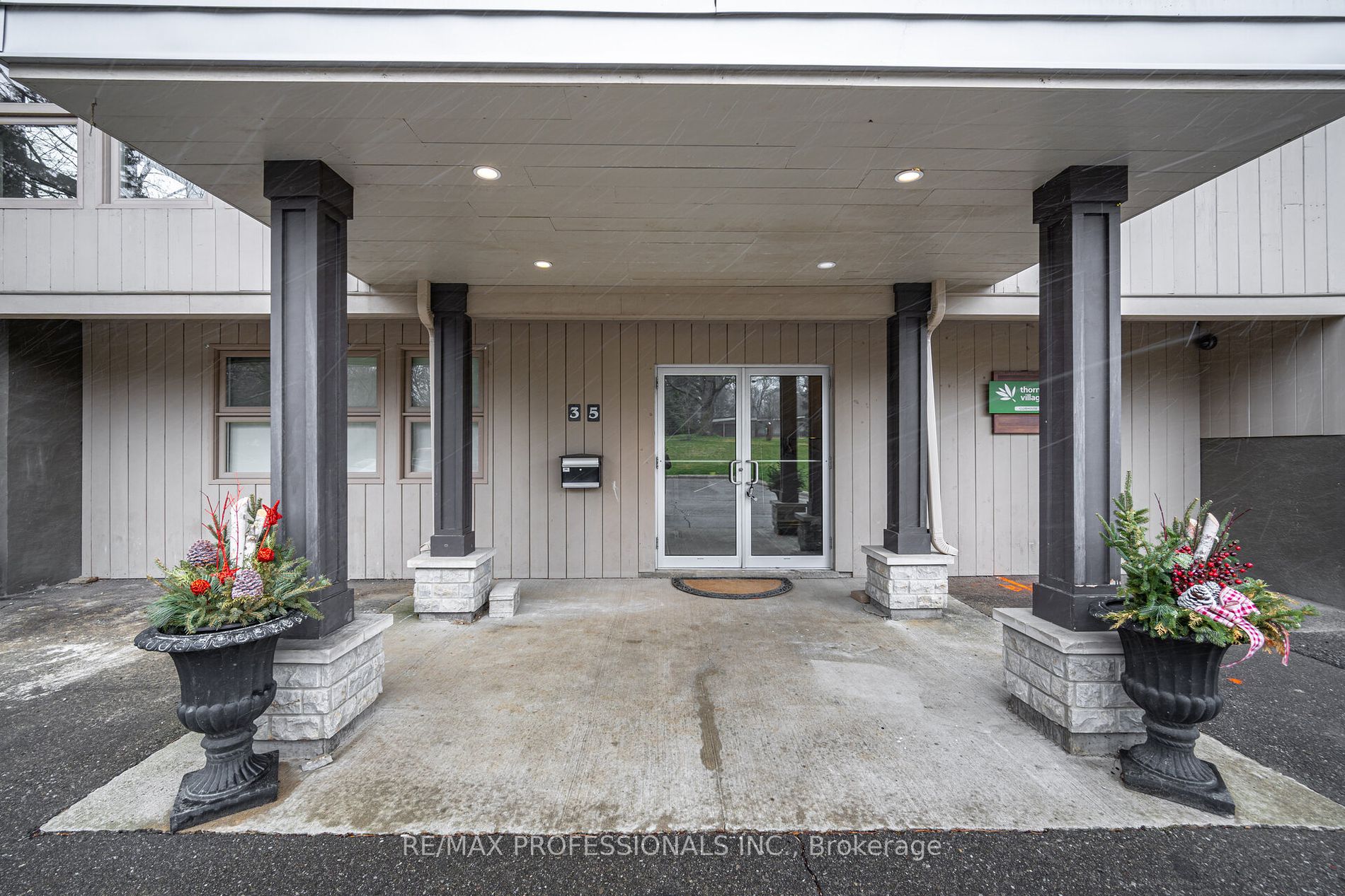 114 Rathburn Rd
