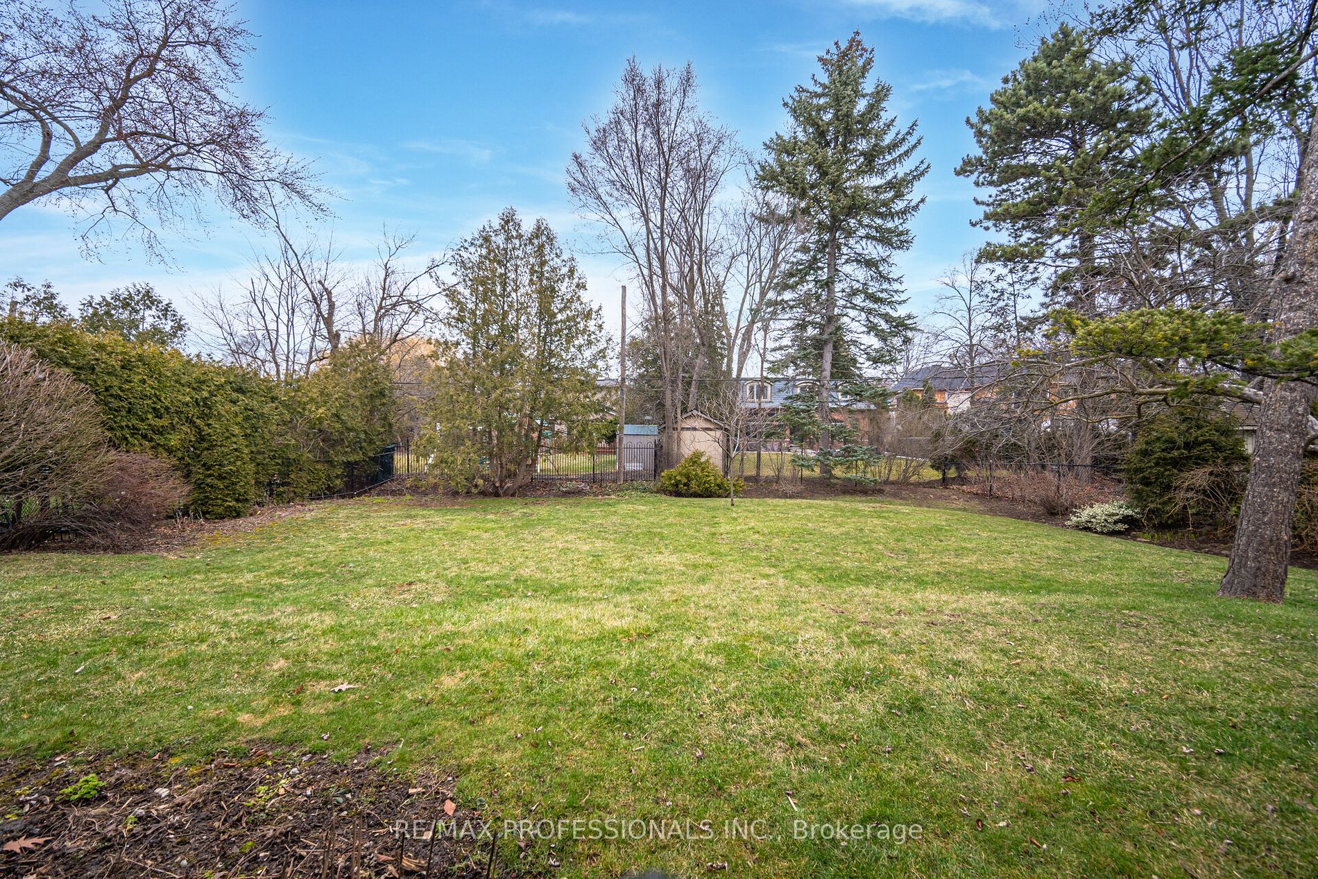 114 Rathburn Rd