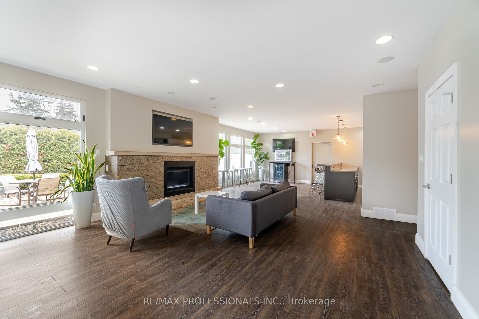 114 Rathburn Rd