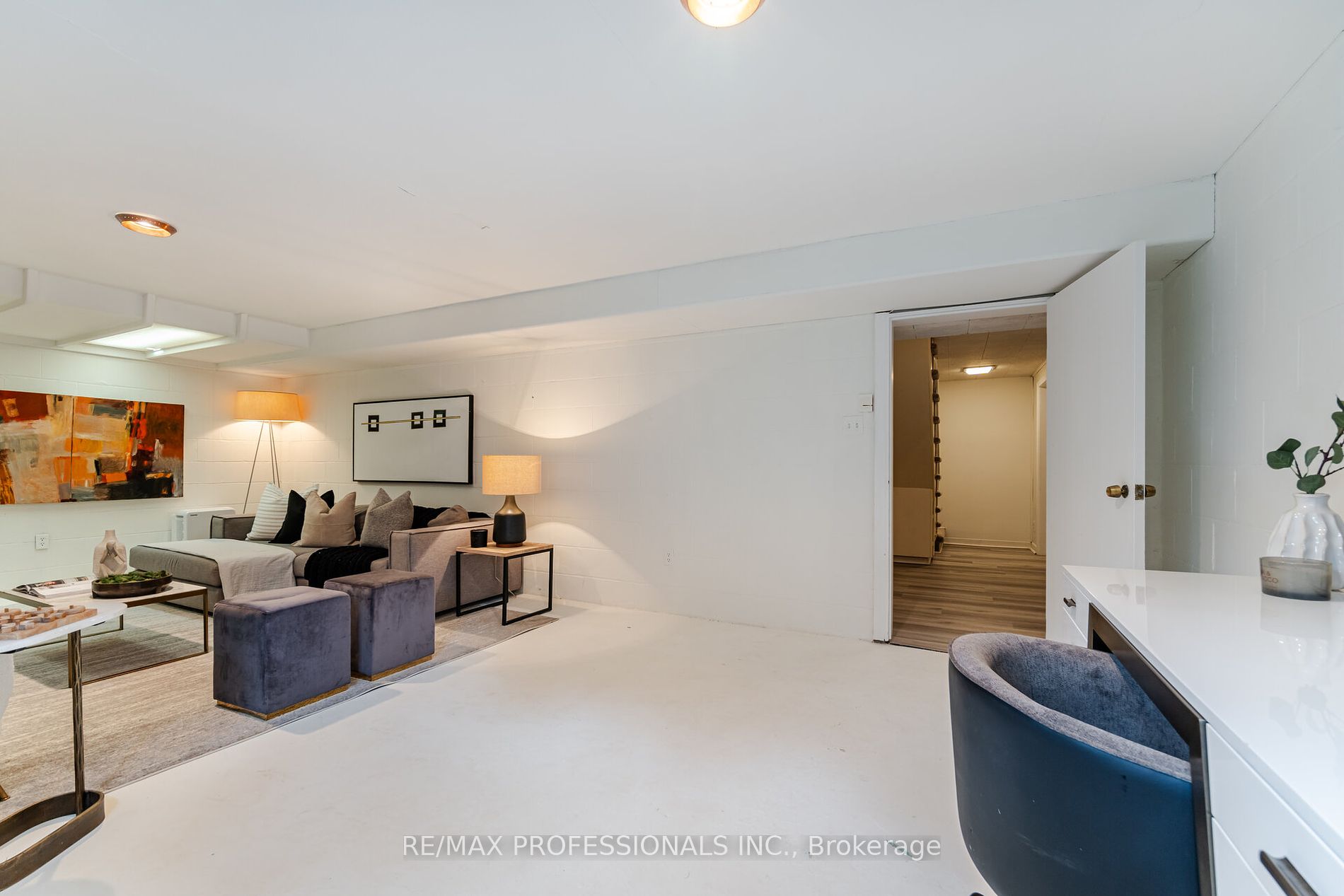 114 Rathburn Rd