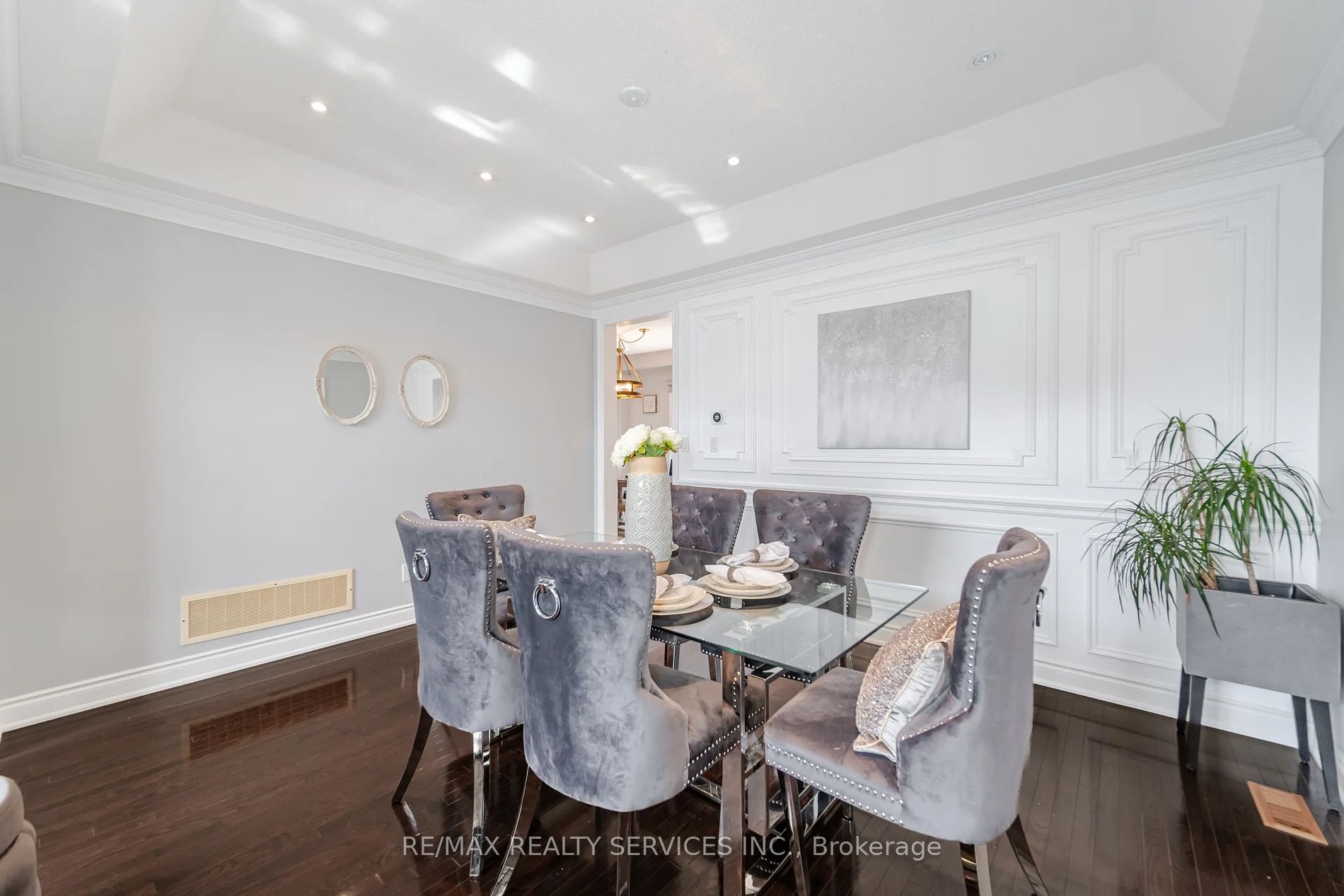 7 Odeon St