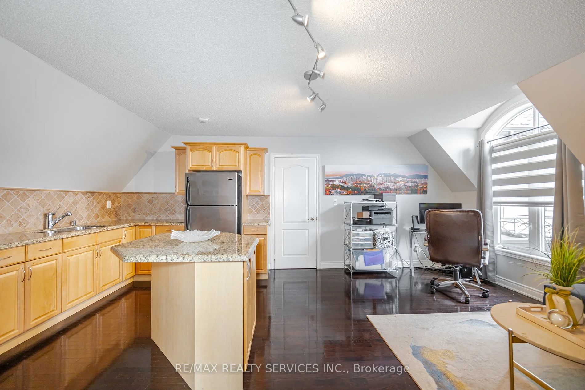 7 Odeon St