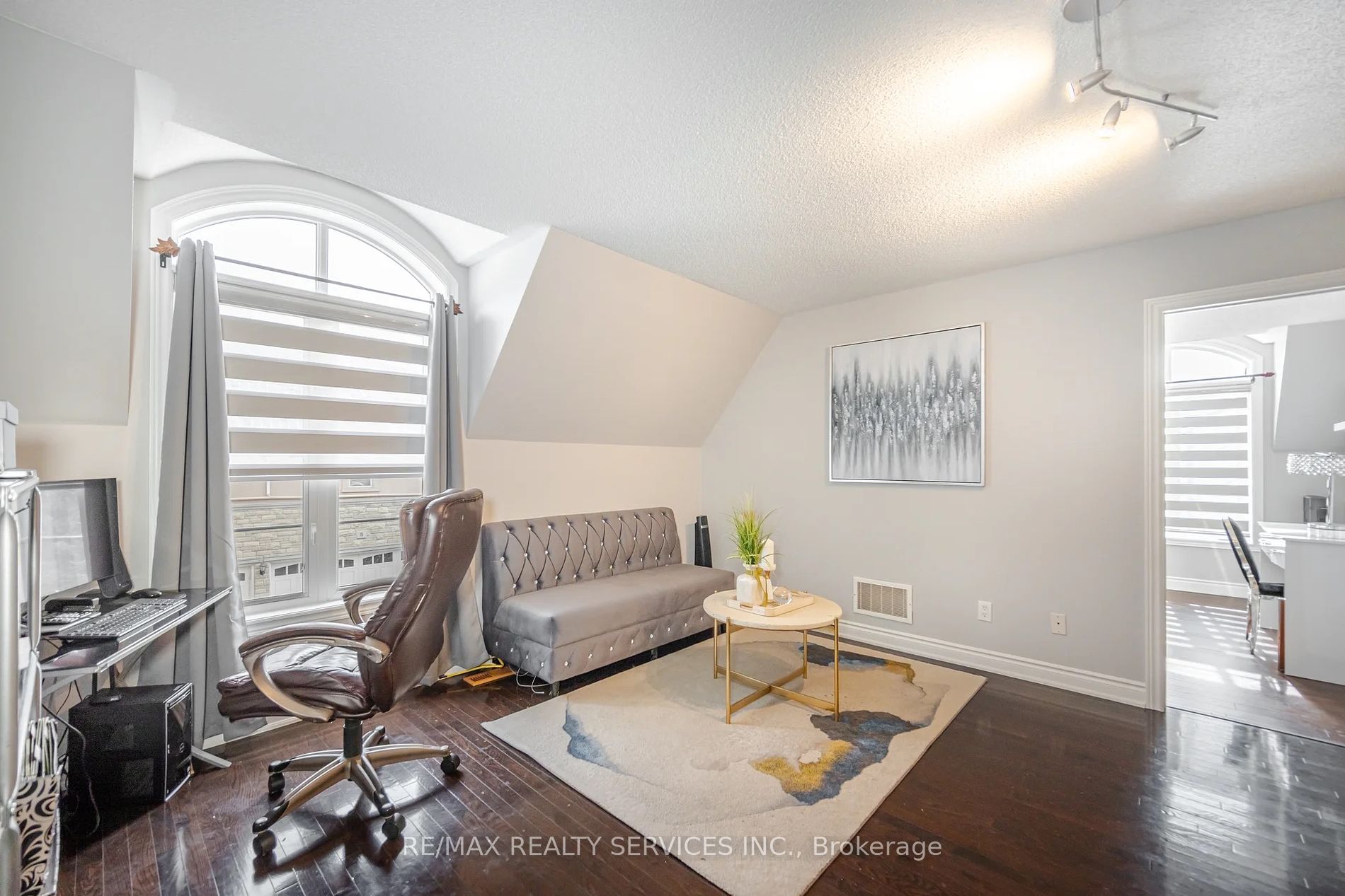 7 Odeon St