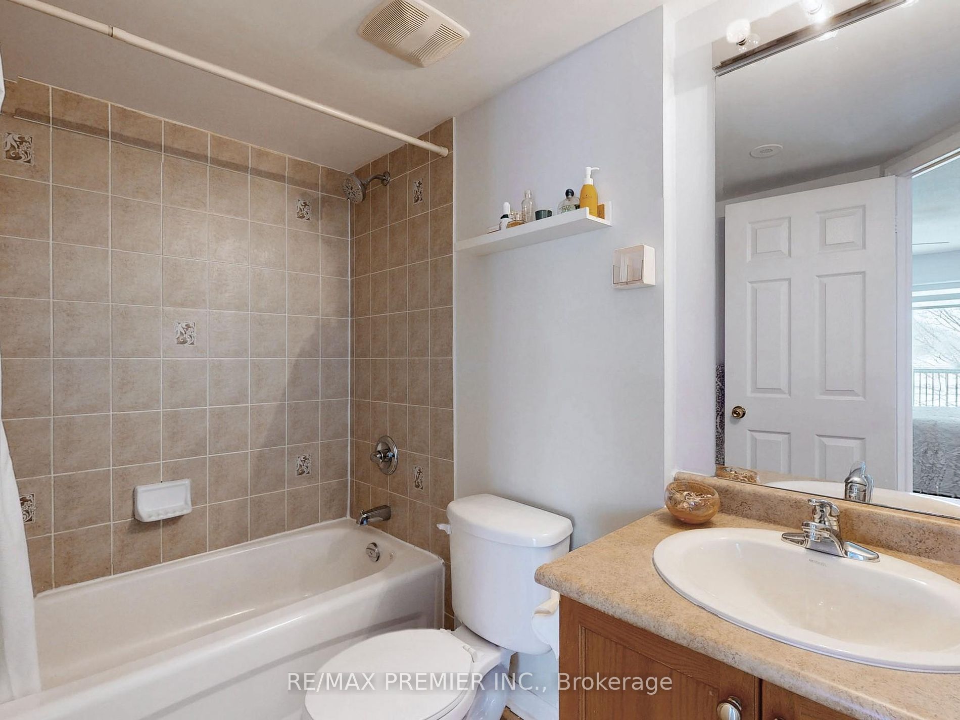 105 George Appleton Way, #2152