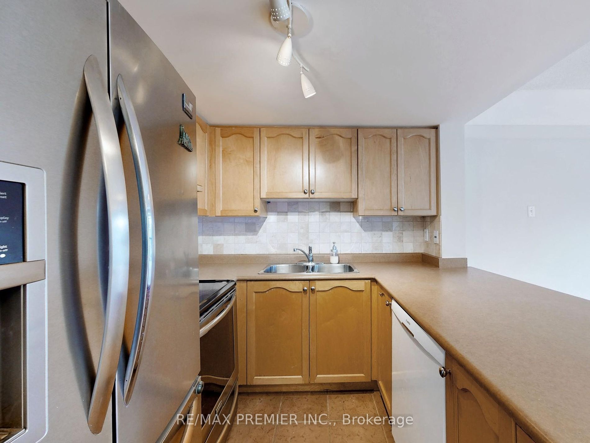105 George Appleton Way, #2152