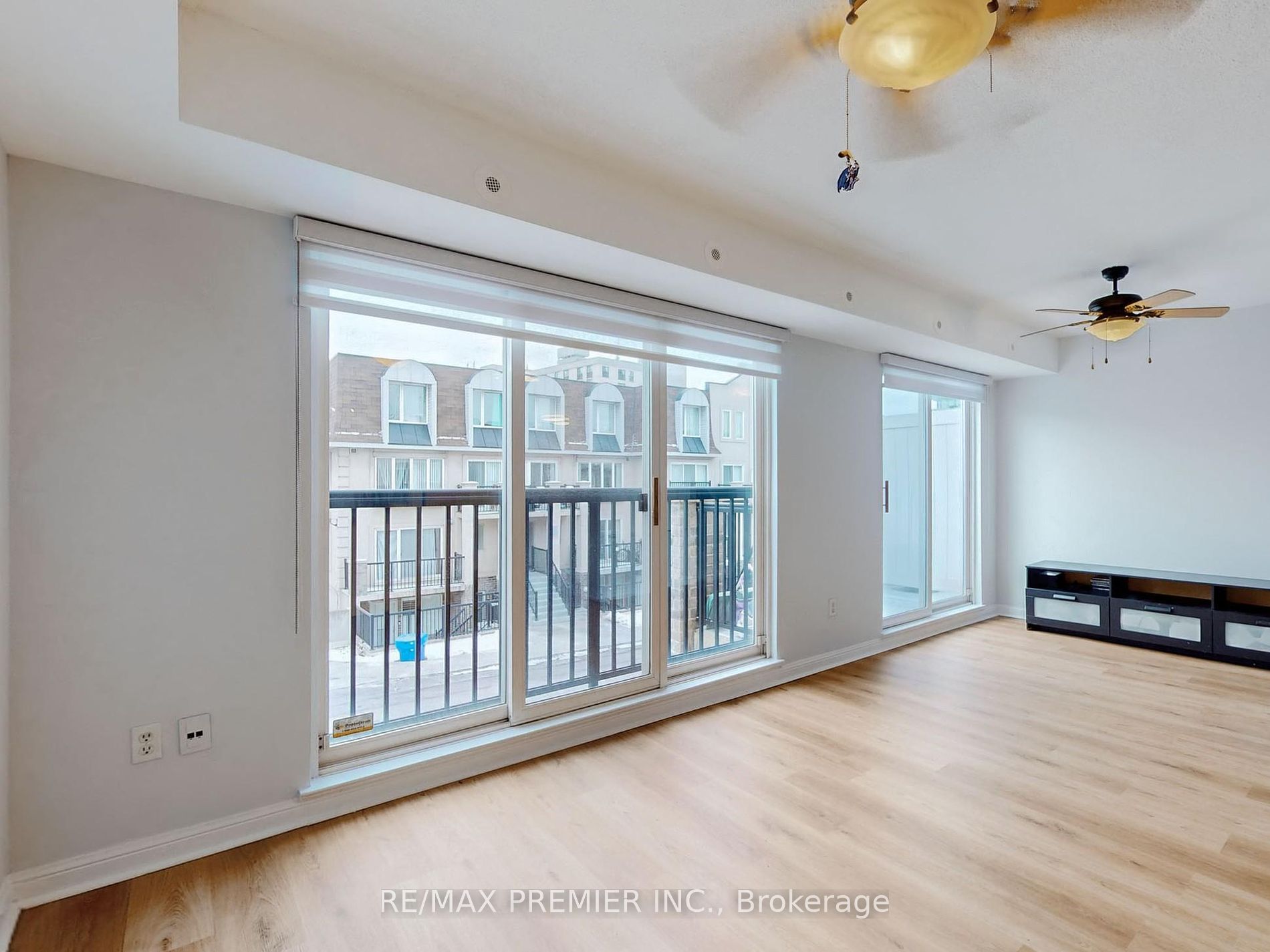 105 George Appleton Way, #2152